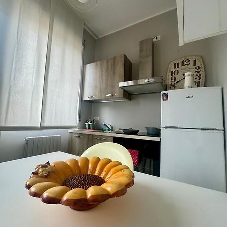 Casa Tito - Accogliente Monolocale A Due Passi Dalla Stazione Cesano Maderno Eksteriør bilde